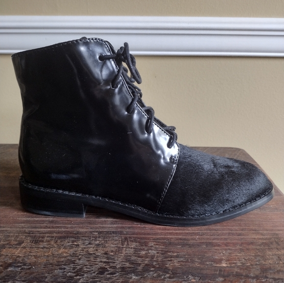 Victoria's Secret Calf Hair Faux Patent Combat Moto Boots Size 7 - Picture 5 of 9